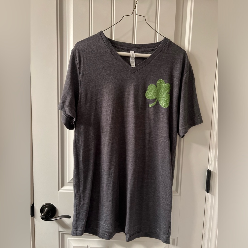 Grey v-neck sparkly shamrock t-shirt - size L